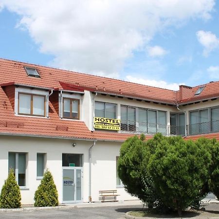 Hostel Nuove Frontiere Nysa Buitenkant foto