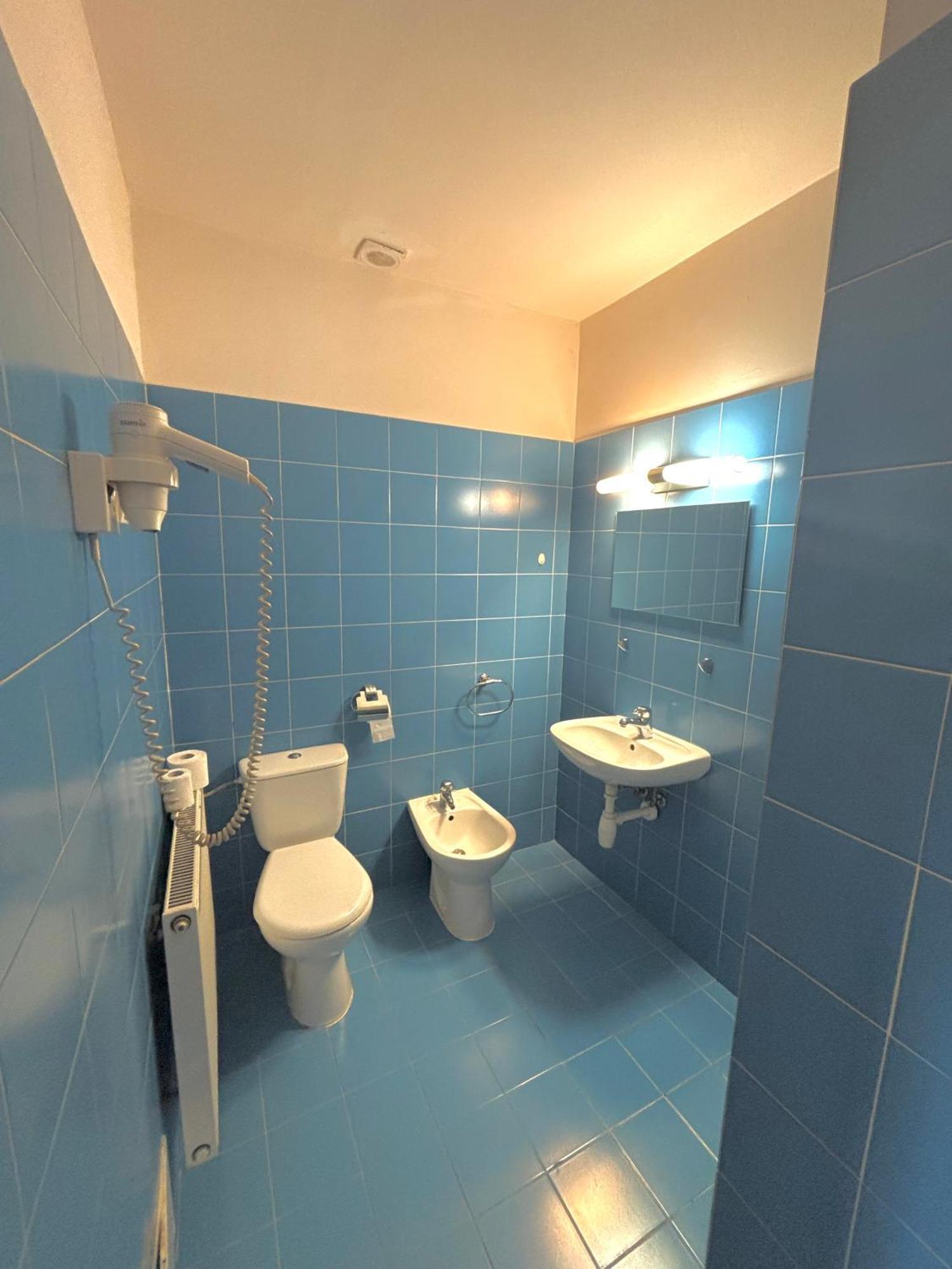 Hostel Nuove Frontiere Nysa Buitenkant foto