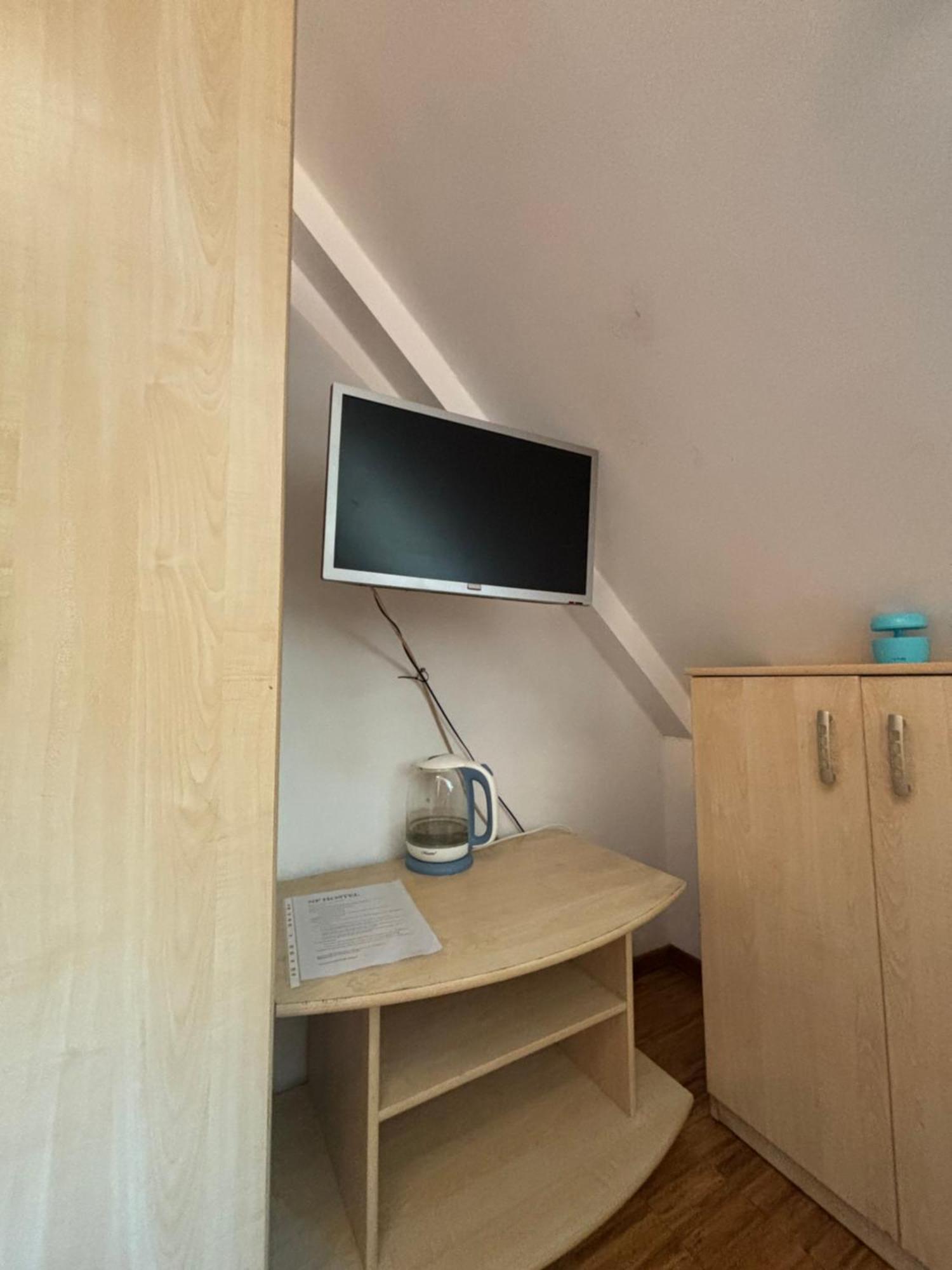 Hostel Nuove Frontiere Nysa Buitenkant foto