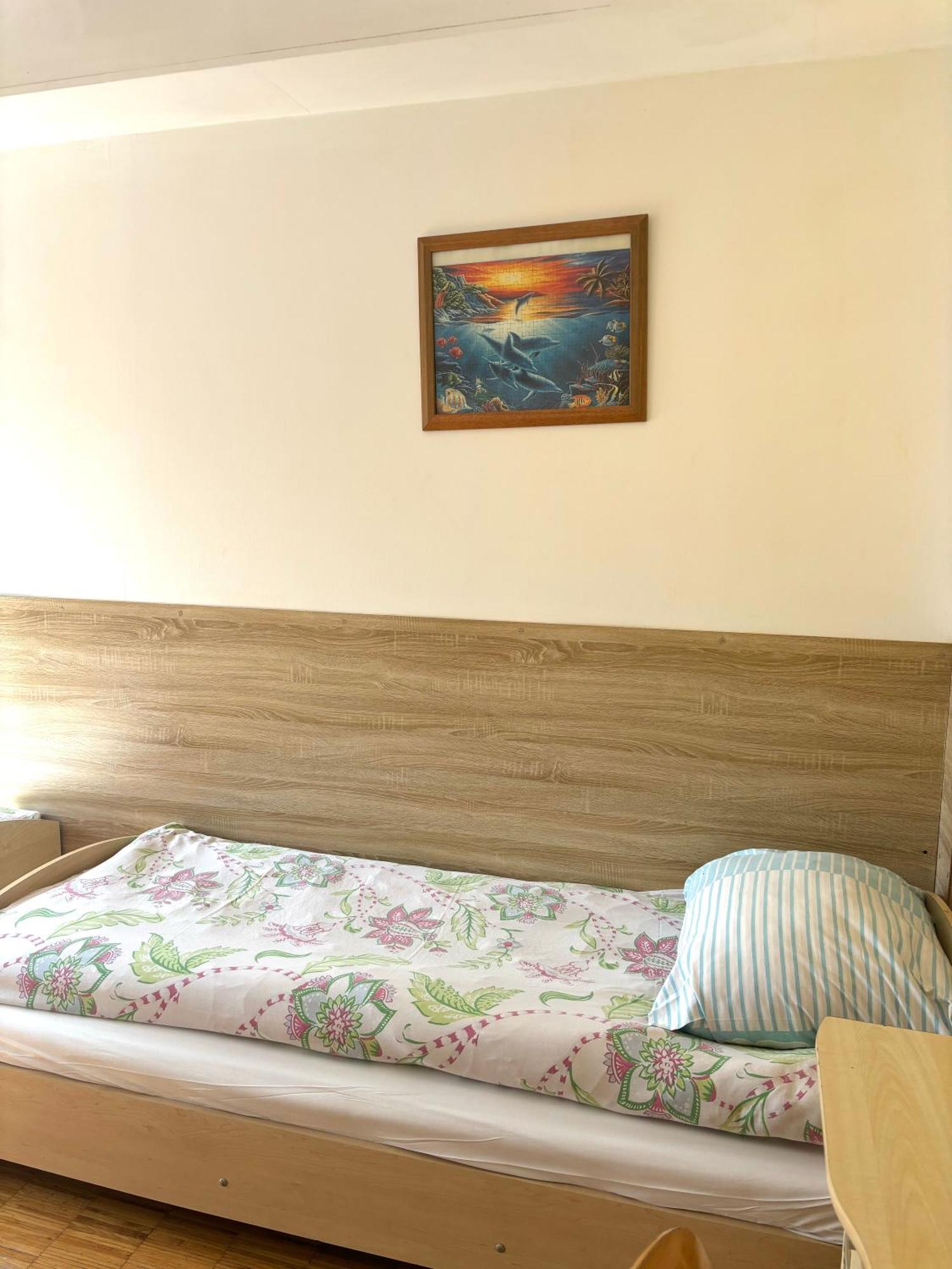 Hostel Nuove Frontiere Nysa Buitenkant foto