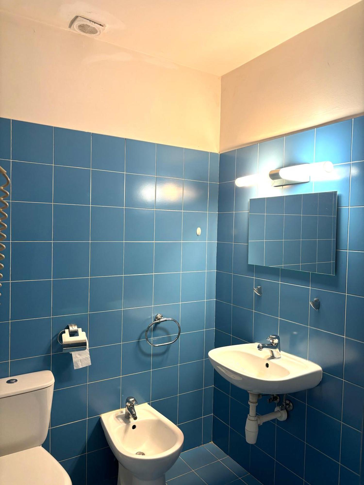 Hostel Nuove Frontiere Nysa Buitenkant foto