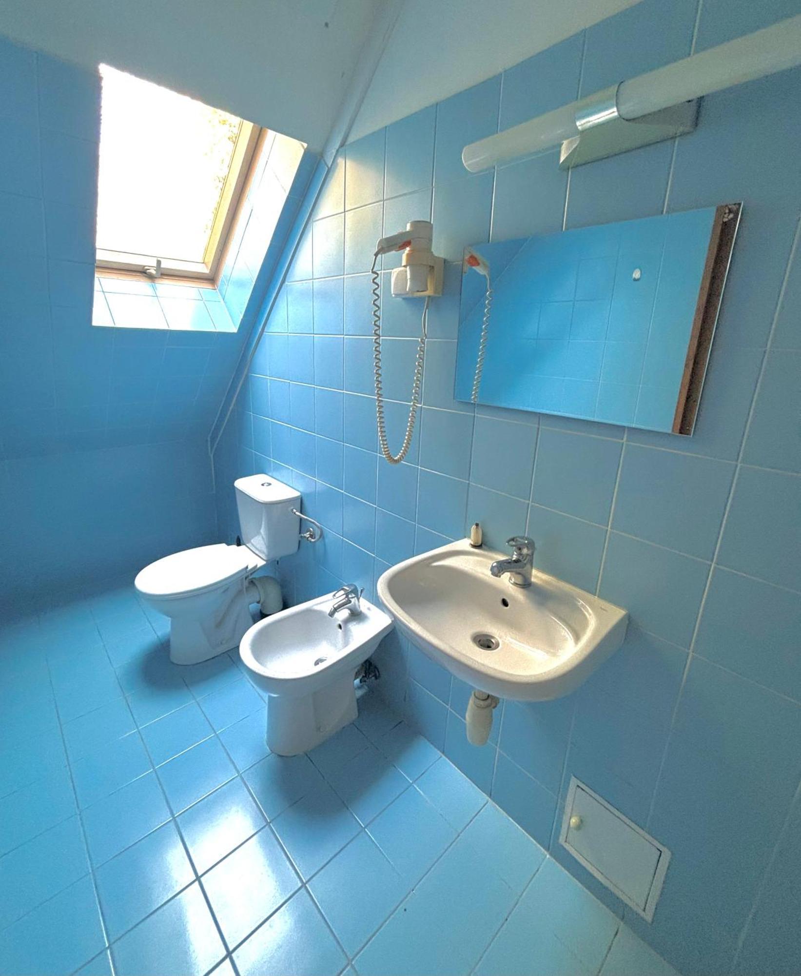 Hostel Nuove Frontiere Nysa Buitenkant foto