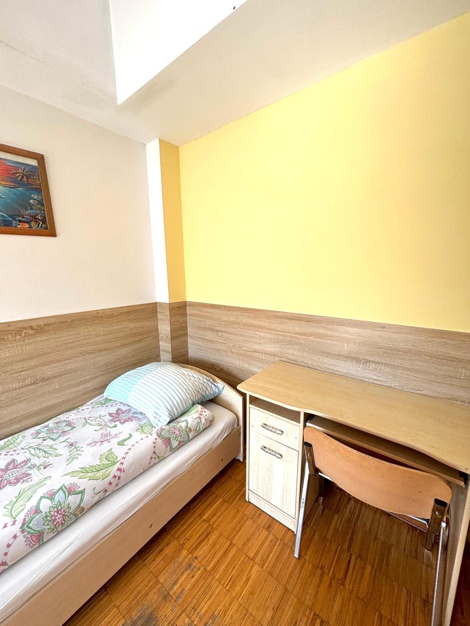 Hostel Nuove Frontiere Nysa Buitenkant foto