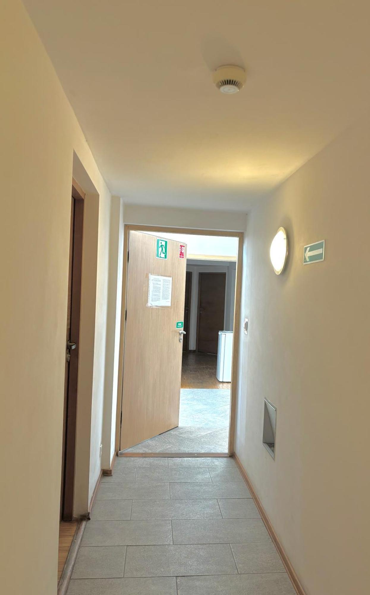 Hostel Nuove Frontiere Nysa Buitenkant foto